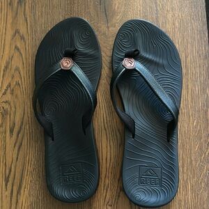 Reef Women’s Zen Love Flip Flop Size 9